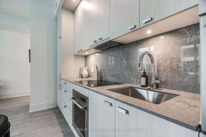 Photo 10 at 501 - 115 Denison Avenue, Chinatown, Toronto