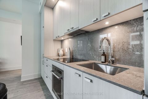 Photo 10 at 501 - 115 Denison Avenue, Chinatown, Toronto