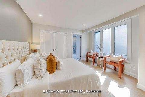 Photo 10 at 21 Rolyat Street, Bellwoods, Toronto