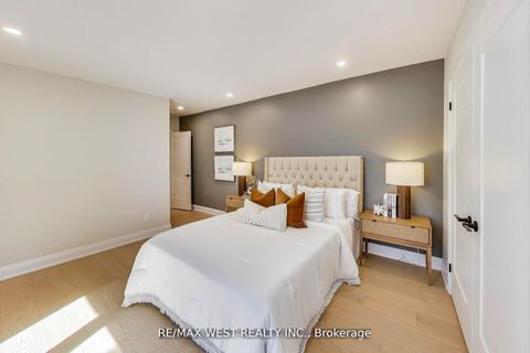 Photo 11 at 21 Rolyat Street, Bellwoods, Toronto