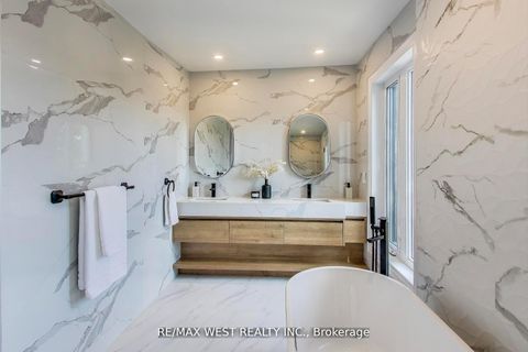 Photo 14 at 21 Rolyat Street, Bellwoods, Toronto