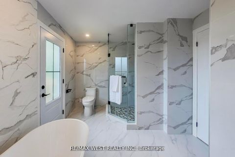 Photo 16 at 21 Rolyat Street, Bellwoods, Toronto