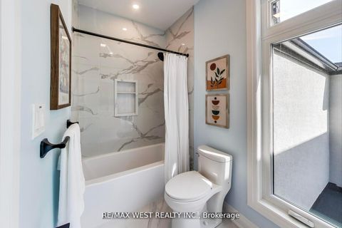 Photo 20 at 21 Rolyat Street, Bellwoods, Toronto