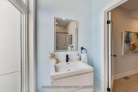 Photo 21 at 21 Rolyat Street, Bellwoods, Toronto