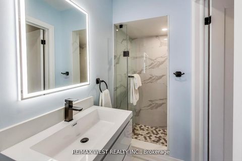 Photo 24 at 21 Rolyat Street, Bellwoods, Toronto