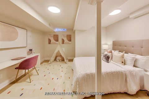 Photo 33 at 21 Rolyat Street, Bellwoods, Toronto