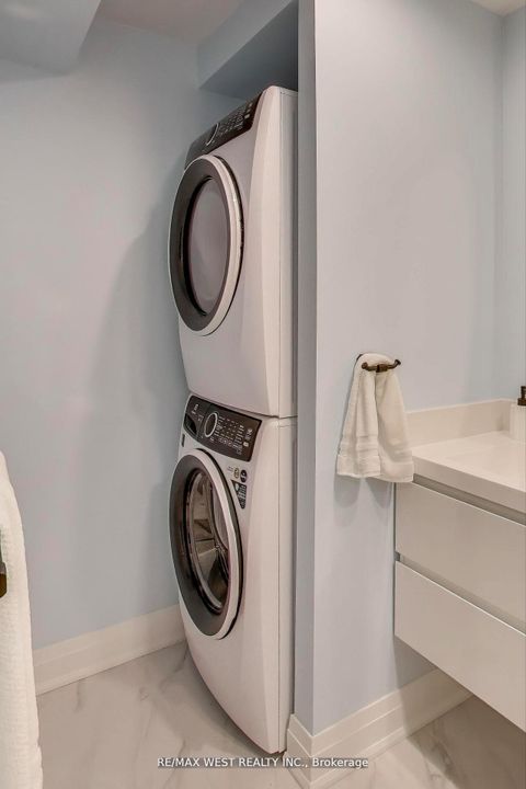 Photo 39 at 21 Rolyat Street, Bellwoods, Toronto