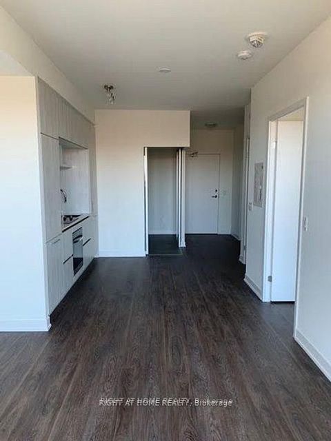 Photo 9 at 509 - 6 DAVID EYER Road, Rural Richmond Hill, Richmond Hill