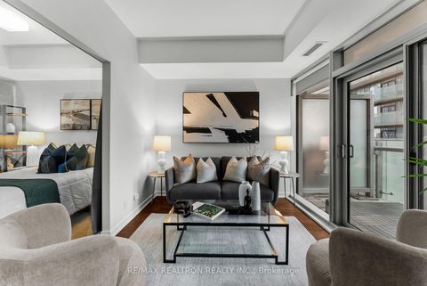 Photo 9 at 807 - 14 York Street, Waterfront Communities C1, Toronto