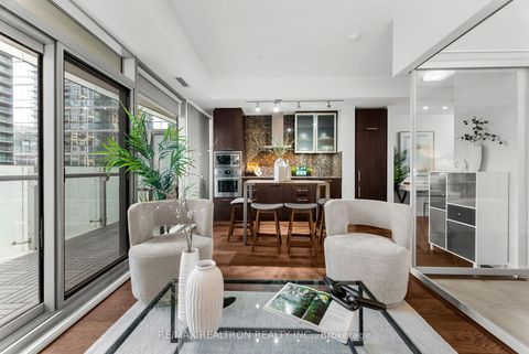 Photo 10 at 807 - 14 York Street, Waterfront Communities C1, Toronto