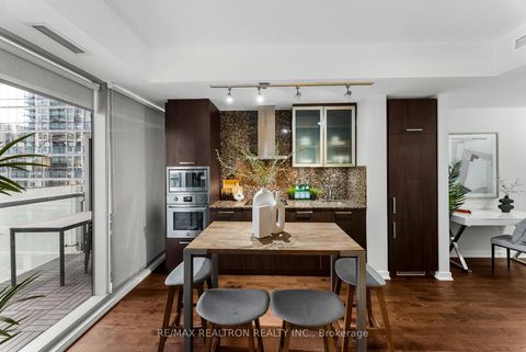 Photo 12 at 807 - 14 York Street, Waterfront Communities C1, Toronto