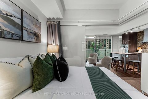 Photo 16 at 807 - 14 York Street, Waterfront Communities C1, Toronto