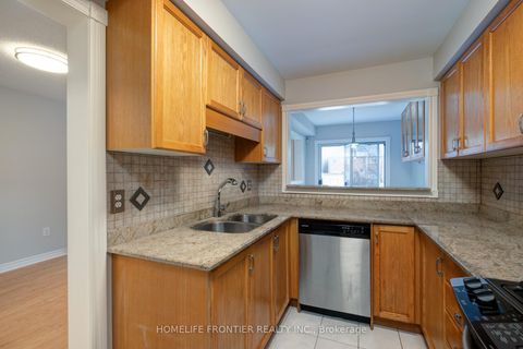 Photo 5 at 247 Humberland Drive, Oak Ridges, Richmond Hill