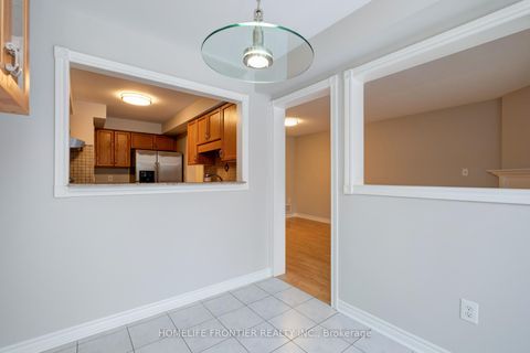 Photo 9 at 247 Humberland Drive, Oak Ridges, Richmond Hill