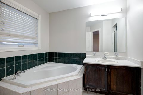 Photo 13 at 247 Humberland Drive, Oak Ridges, Richmond Hill