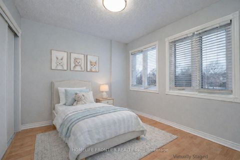 Photo 15 at 247 Humberland Drive, Oak Ridges, Richmond Hill