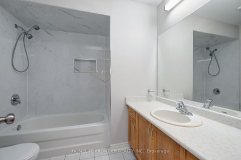 Photo 16 at 247 Humberland Drive, Oak Ridges, Richmond Hill