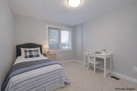 Photo 17 at 247 Humberland Drive, Oak Ridges, Richmond Hill