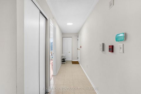 Photo 15 at 27 - 649E Warden Avenue, Birchmount, Toronto