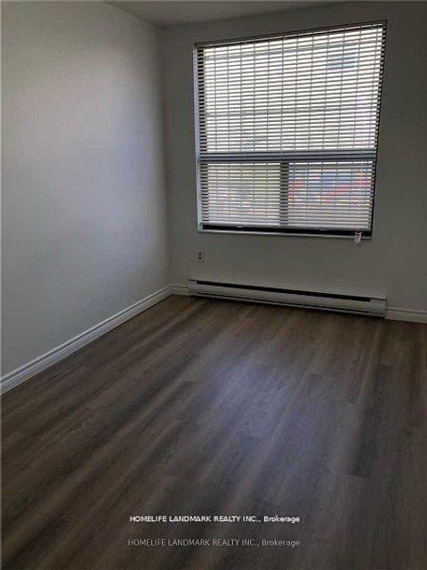 Photo 4 at 422 Queen Street W, Chinatown, Toronto