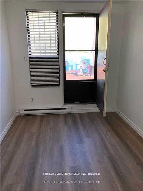 Photo 5 at 422 Queen Street W, Chinatown, Toronto