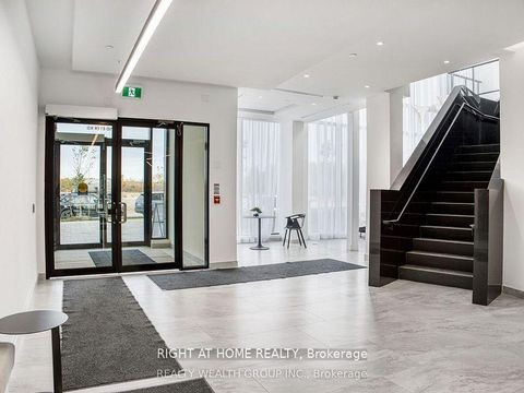 Photo 2 at 207 - 6 DAVID EYER Road, Rural Richmond Hill, Richmond Hill