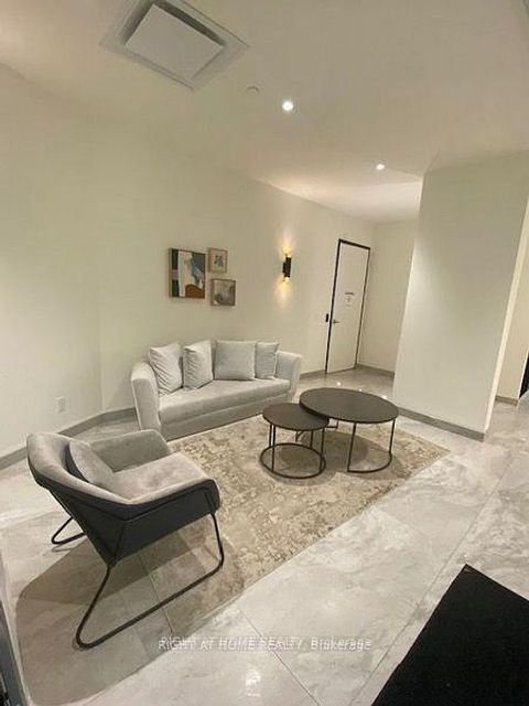 Photo 4 at 207 - 6 DAVID EYER Road, Rural Richmond Hill, Richmond Hill