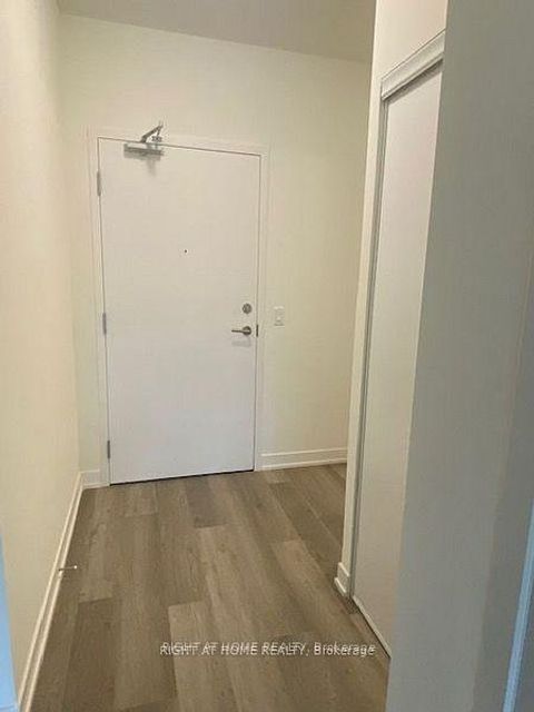 Photo 8 at 207 - 6 DAVID EYER Road, Rural Richmond Hill, Richmond Hill