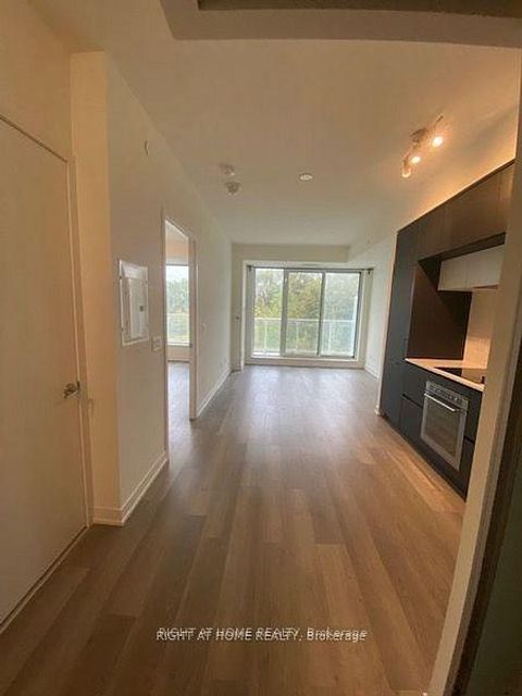 Photo 9 at 207 - 6 DAVID EYER Road, Rural Richmond Hill, Richmond Hill