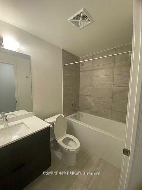 Photo 13 at 207 - 6 DAVID EYER Road, Rural Richmond Hill, Richmond Hill