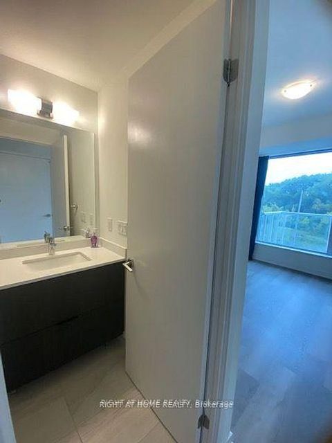 Photo 16 at 207 - 6 DAVID EYER Road, Rural Richmond Hill, Richmond Hill