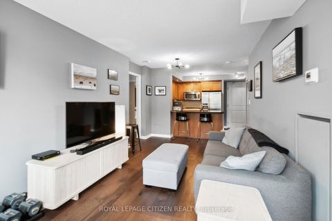 Photo 9 at 121 - 900 Mount Pleasant Road, Mount Pleasant West, Toronto