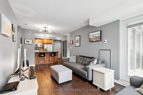 Photo 11 at 121 - 900 Mount Pleasant Road, Mount Pleasant West, Toronto