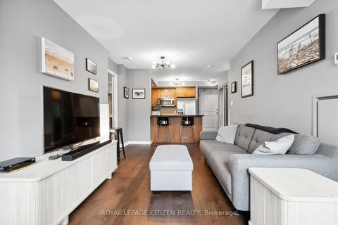 Photo 13 at 121 - 900 Mount Pleasant Road, Mount Pleasant West, Toronto