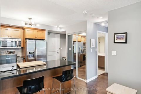 Photo 20 at 121 - 900 Mount Pleasant Road, Mount Pleasant West, Toronto