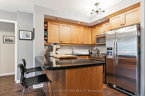 Photo 21 at 121 - 900 Mount Pleasant Road, Mount Pleasant West, Toronto
