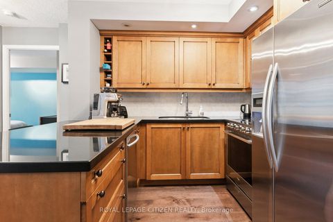 Photo 24 at 121 - 900 Mount Pleasant Road, Mount Pleasant West, Toronto