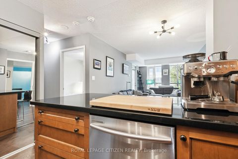 Photo 26 at 121 - 900 Mount Pleasant Road, Mount Pleasant West, Toronto