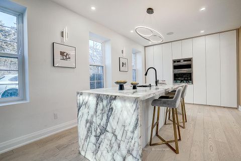 Photo 12 at 324 Old Yonge Street, Windfields, Toronto