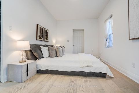 Photo 17 at 324 Old Yonge Street, Windfields, Toronto