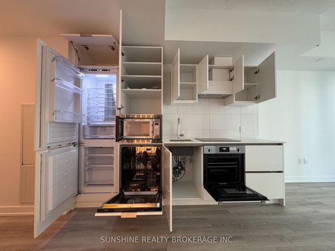 Photo 10 at 3421 - 230 Simcoe Street, Chinatown, Toronto