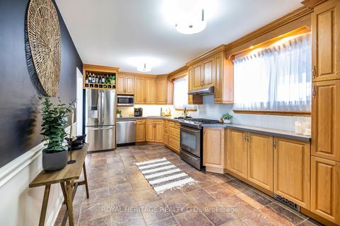 Photo 7 at 803 Oliva Street, West Shore, Pickering