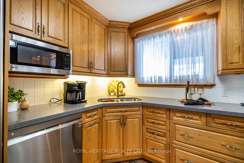 Photo 8 at 803 Oliva Street, West Shore, Pickering