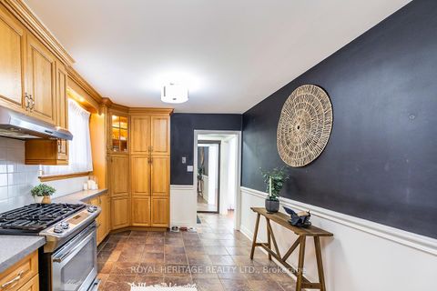 Photo 9 at 803 Oliva Street, West Shore, Pickering