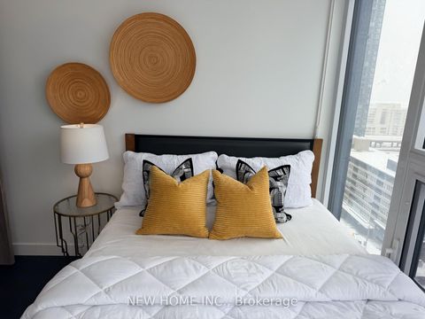 Photo 5 at 1703 - 3 Concord Cityplace Way, Waterfront Communities C1, Toronto