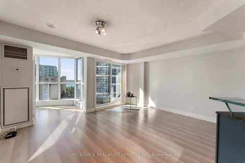 Photo 2 at 911 - 8 York Street, Waterfront Communities C1, Toronto