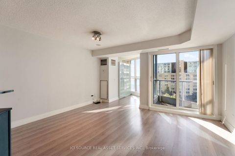 Photo 5 at 911 - 8 York Street, Waterfront Communities C1, Toronto