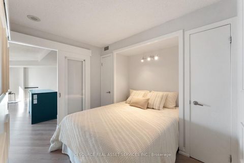 Photo 16 at 911 - 8 York Street, Waterfront Communities C1, Toronto