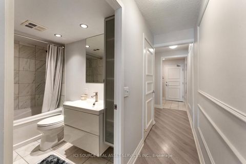 Photo 17 at 911 - 8 York Street, Waterfront Communities C1, Toronto