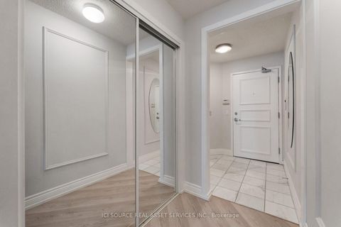 Photo 21 at 911 - 8 York Street, Waterfront Communities C1, Toronto